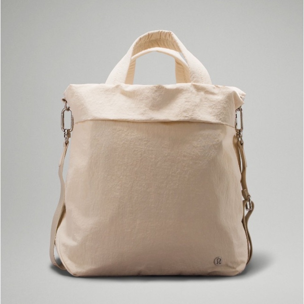 *Only Used Once* Lululemon On My Level Bag 2.0 19L White Opal